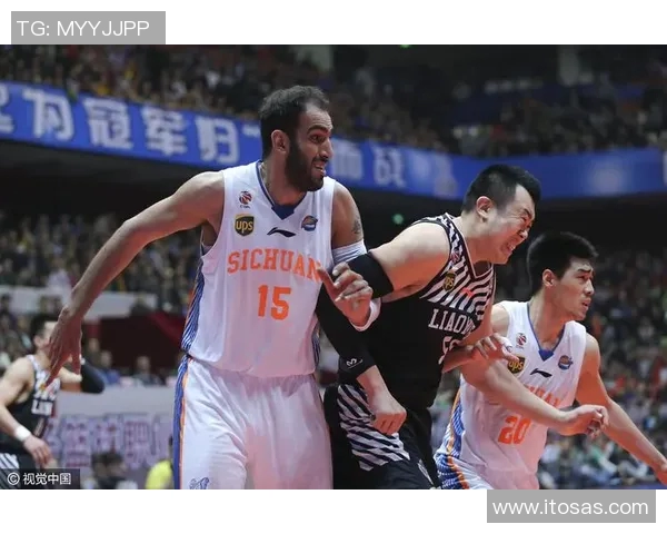 韩德君与哈达迪对决解析：谁能在篮坛争锋相对引领潮流